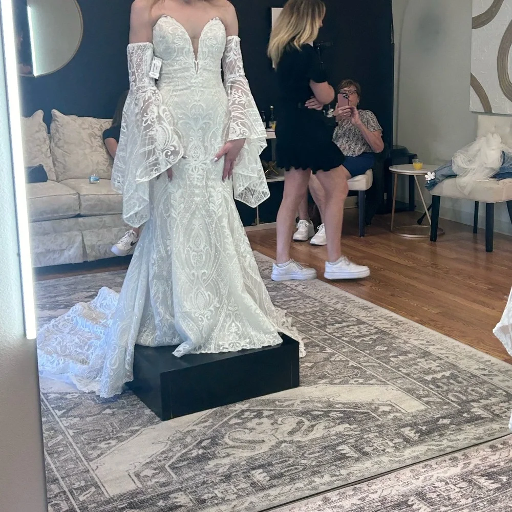 Maggie Sottero Wedding Dress and Sleeves - Picture 9 of 10